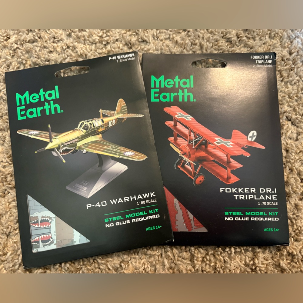 Kids Metal Model Kit - Red Fokker Dr.I Triplane and P-40 Warhawk